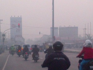 Kabut Asap, Pagi Ini Jarak Pandang di Bandara Pekanbaru Hanya 400 M